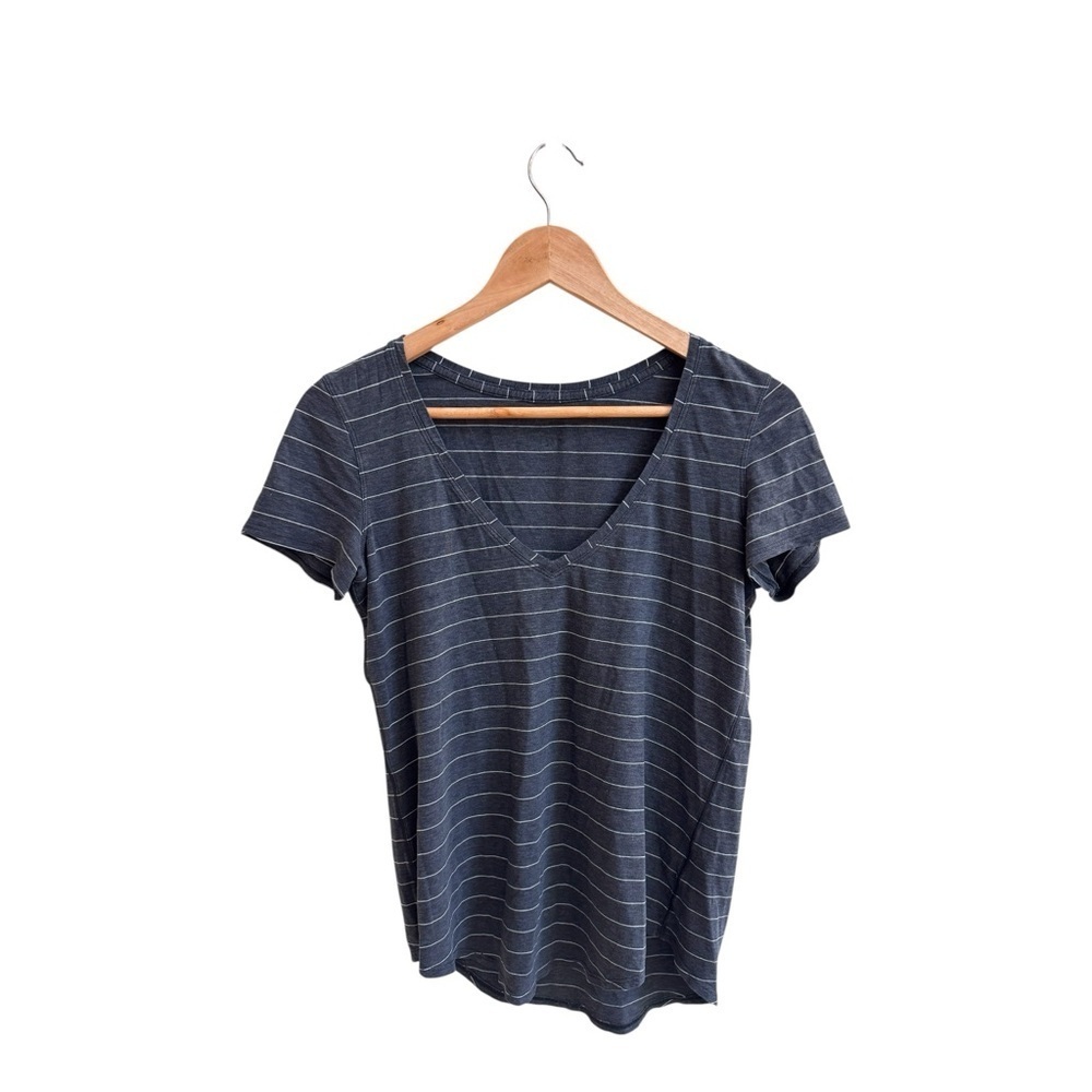 Lululemon Gray Stripe V Neck Short Sleeve Womens Size S T Shirt Activewear